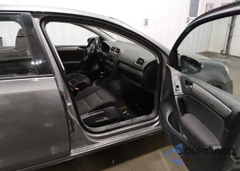 2014 Volkswagen Golf 2.0L Tdi z USA, uszkodzony, nr VIN WVWNM7AJ4EW008813